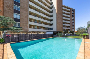 Bright 1-Bed with Balcony & Swimming Pool, Sydney